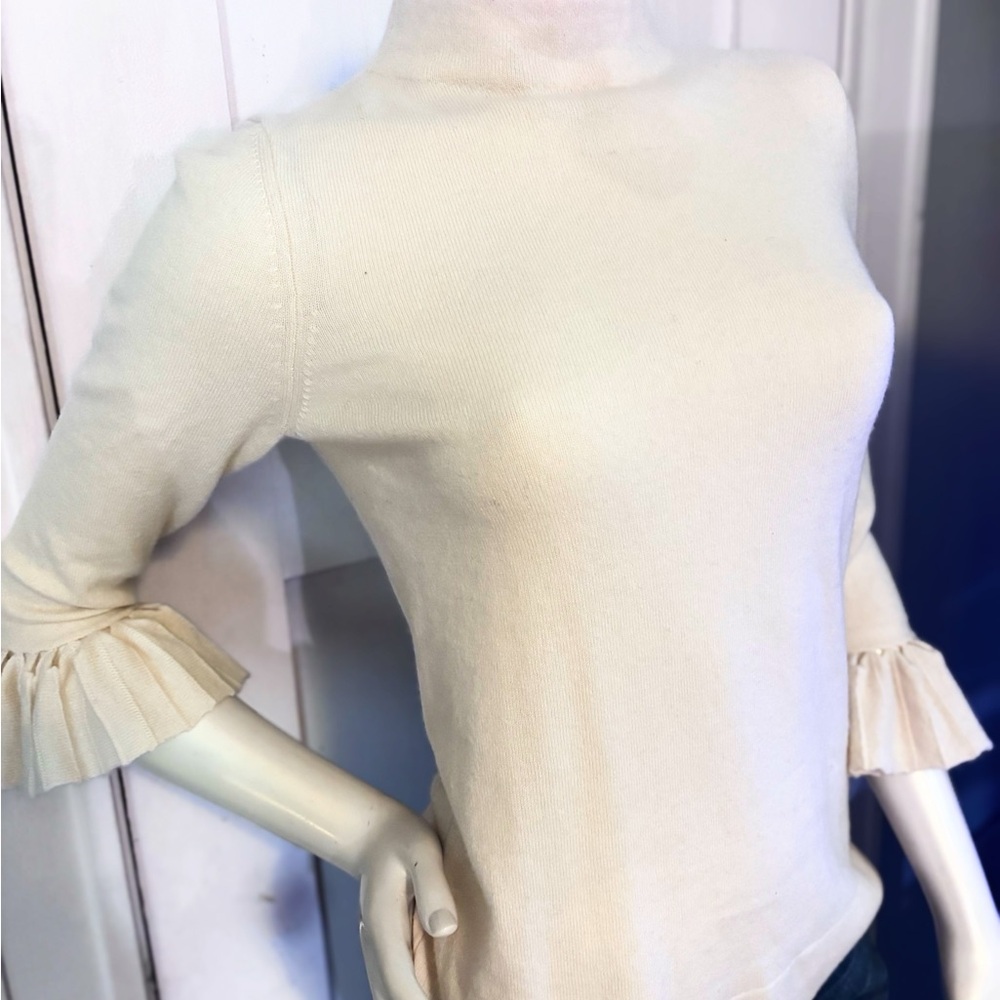Beautiful Kinross 100%  cashmere PLEAT SLEEVE ZIP FUNNEL cream size M.